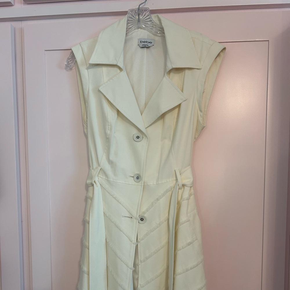 Bebe ivory trench coat, NWOT, Size small